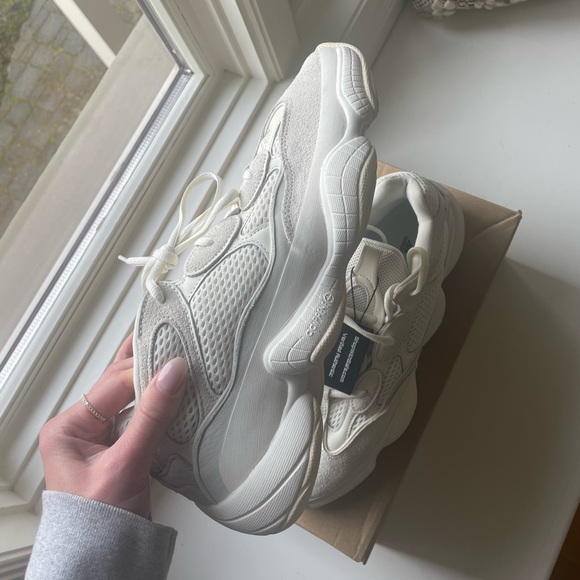 Men’s Yeezy 500 in Bone White Colourway - Picture 4 of 6